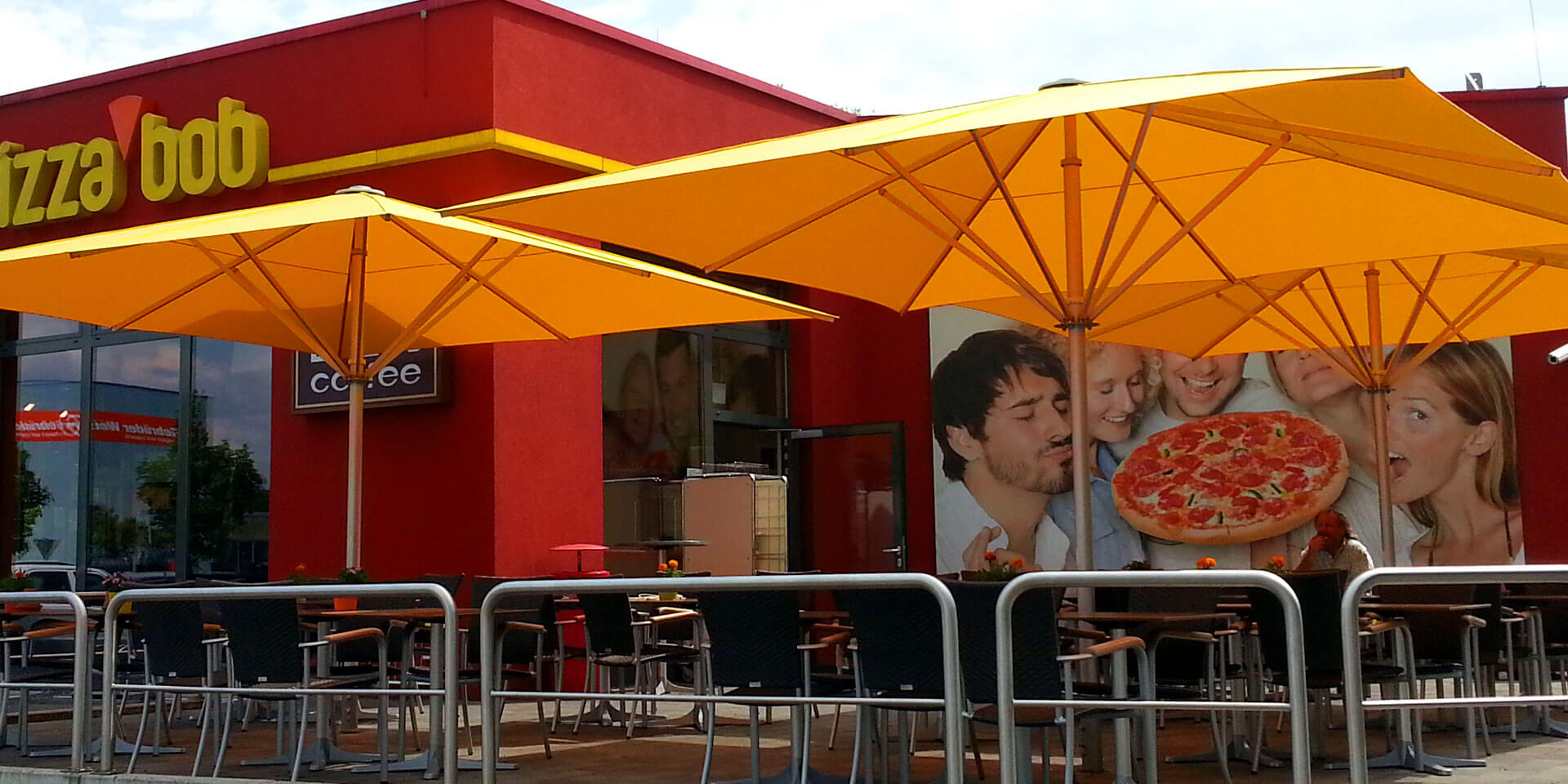 Schattello large umbrellas in system gastronomy at Pizza Bob